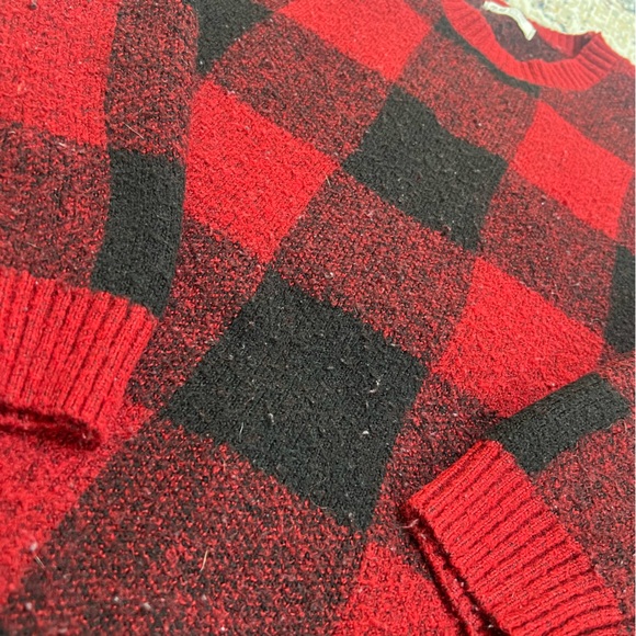 H&M Red and Black Crewneck oversized Sweater Buffalo Plaid - Picture 3 of 5